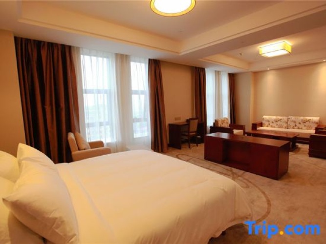 Deluxe Suite