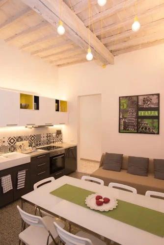 4 Bedrooms Apartment