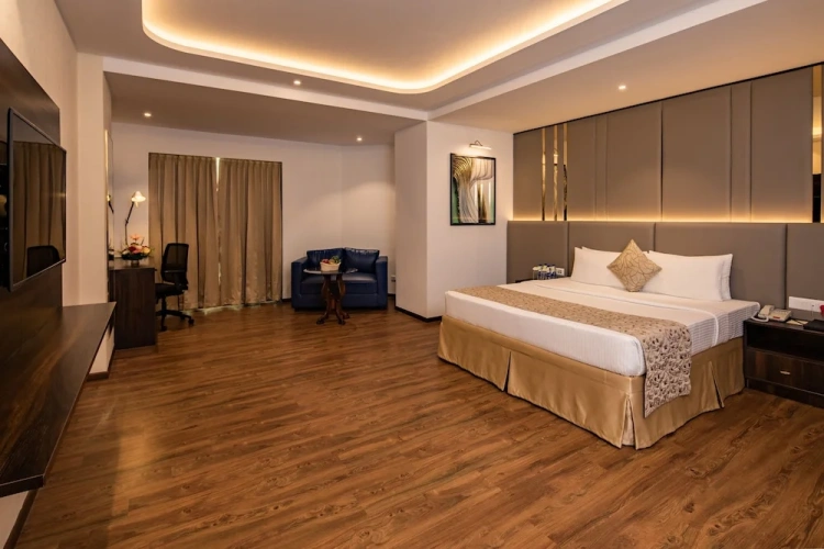 Standard Double Club room with city view