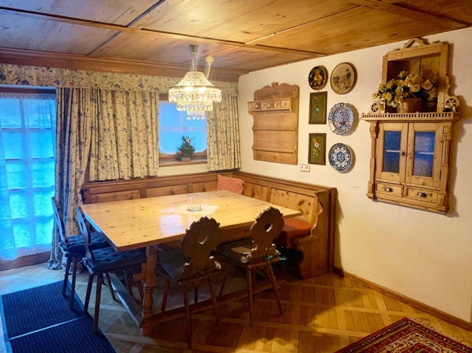 3 Bedrooms Apartment