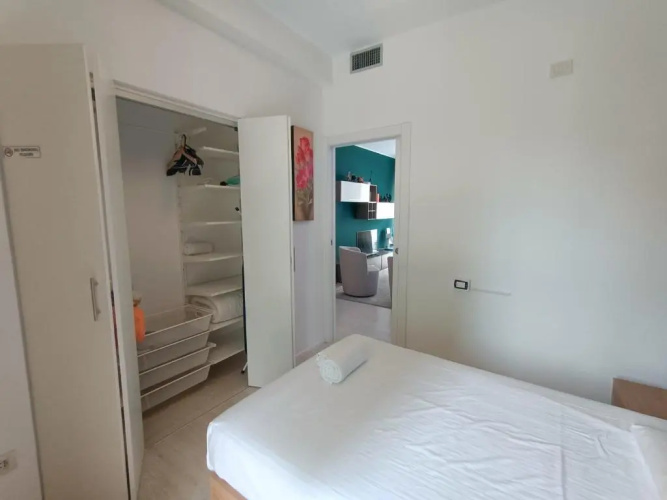 Elegant Flat for 6 with 2 Balconies and Parking