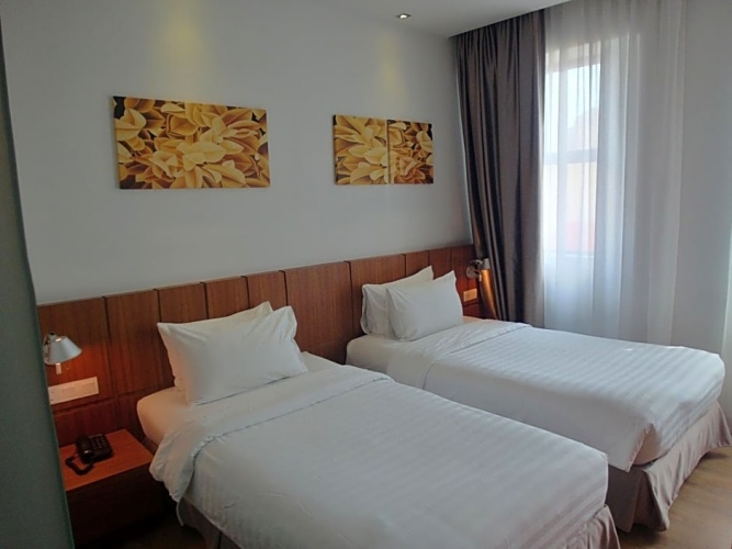 Deluxe Twin room with street view