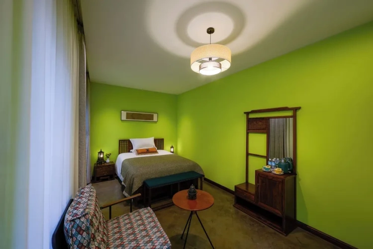 Superior Double Basement room