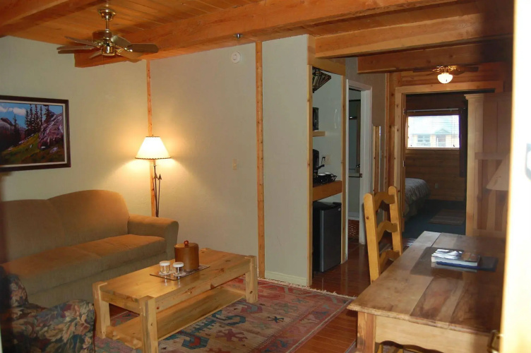 The Boulder Creek Lodge