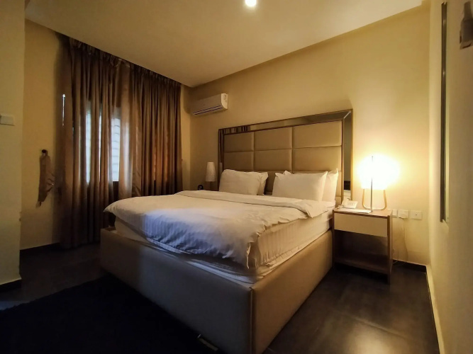 Iris Hotel