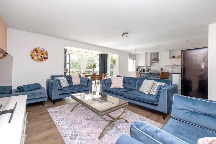 2 Bedrooms Apartment