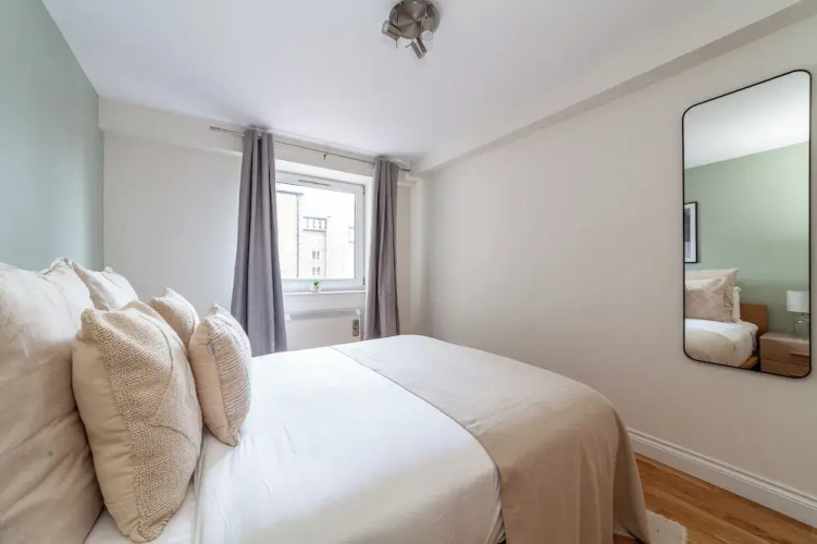 Trendy Flat in St Katharine