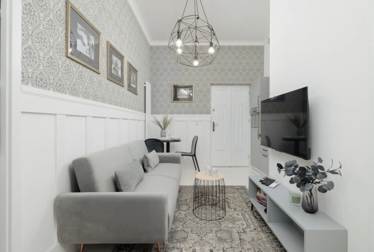 Air Conditioning & Balcony by Renters