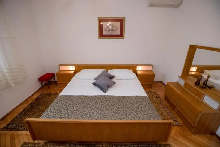 Apartments Dionis