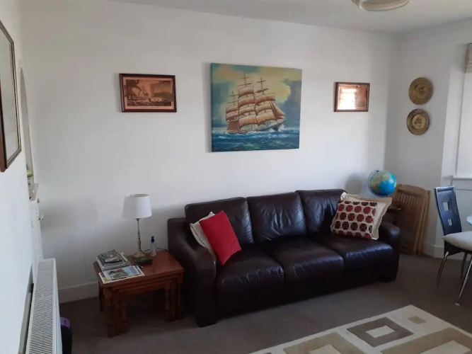 Marina View, Lovely Upper 3 Bedroom Apartment