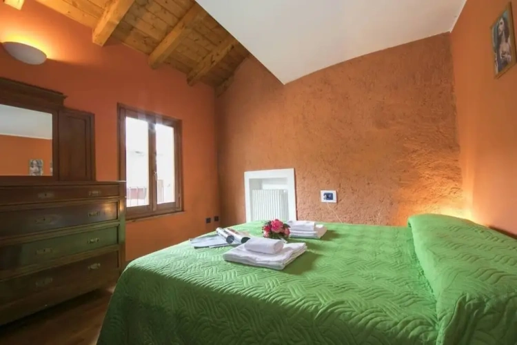 4 Bedrooms Apartment