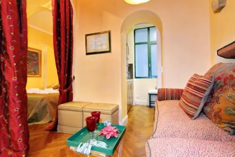 Pantheon charming apartment