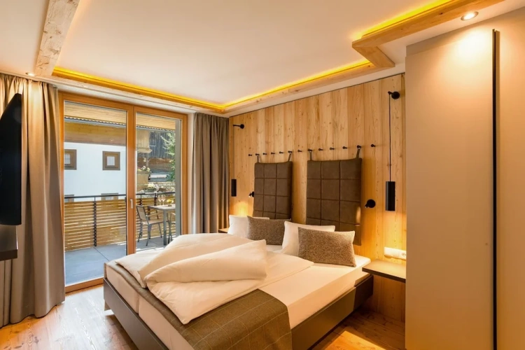Comfort room with balcony