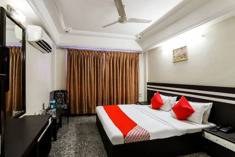 Oyo 26315 Hotel Alpha
