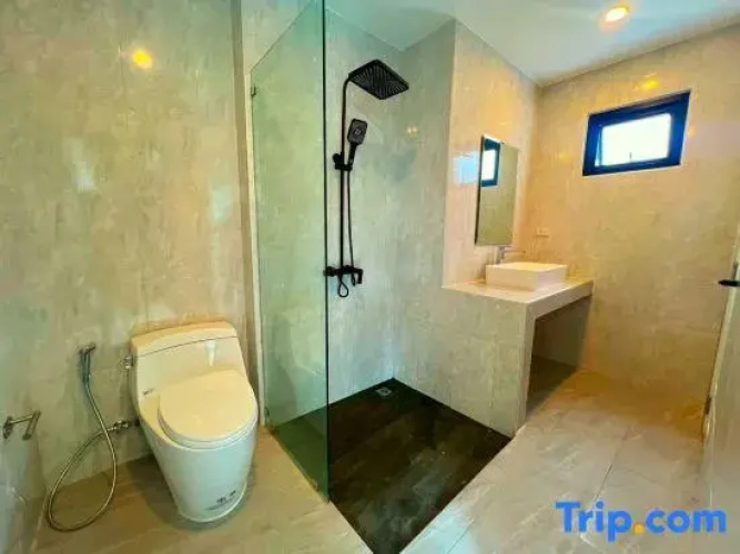 Luxury 4BR Private Pool Villa + Sunset Rooftop