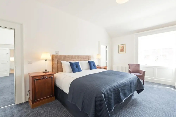 Henrietta Suites City Centre
