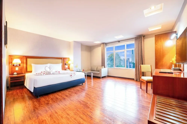 Deluxe Double room with city view