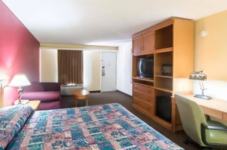 Delux Inn