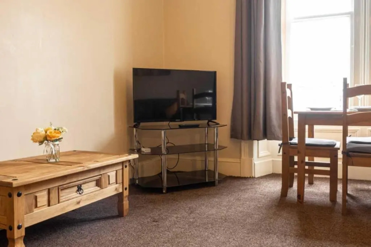☆ Central, Spacious Apartment Close to University☆
