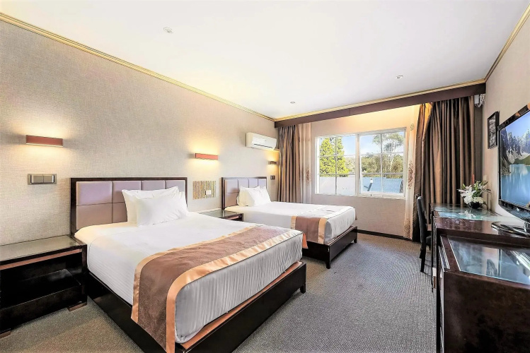 Eltham Gateway Hotel