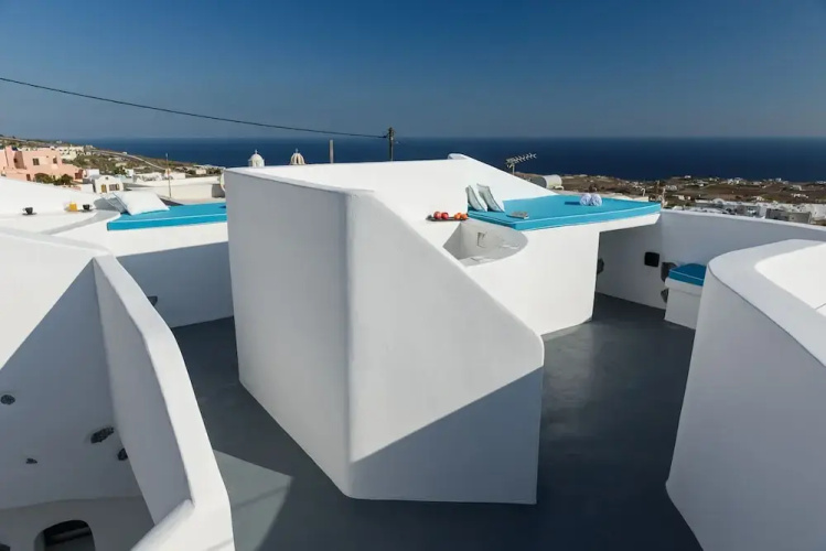 The Luna Cavern 2 with Hot Tub White