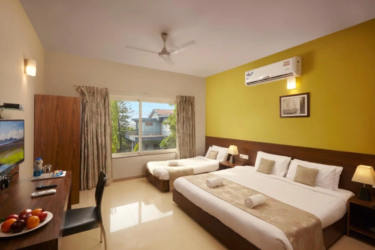 Deluxe Sextuple Family room
