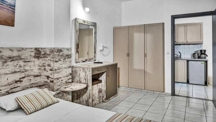 Evina Rooms & Suites