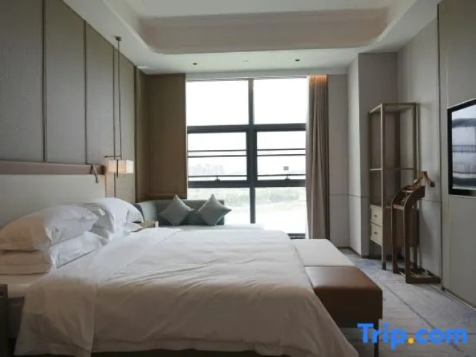 Executive Suite with garden view
