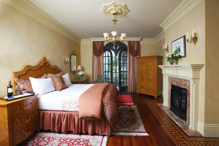 Ledson Hotel