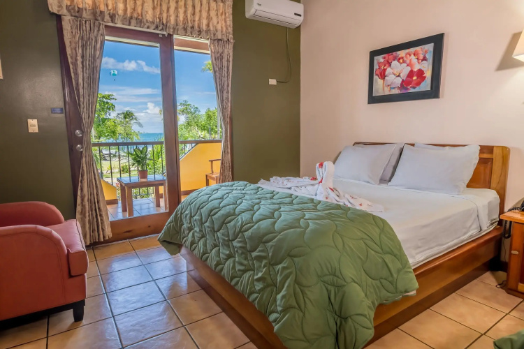 Backpackers Manuel Antonio