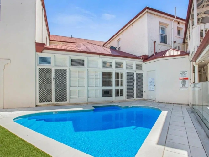 2 Bedrooms Apartment