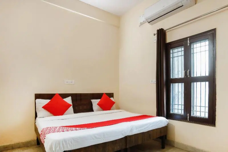 OYO Flagship 71229 Krishna Residency