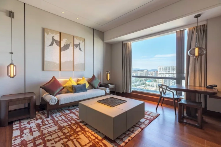 1 Bedroom Lounge Access Suite