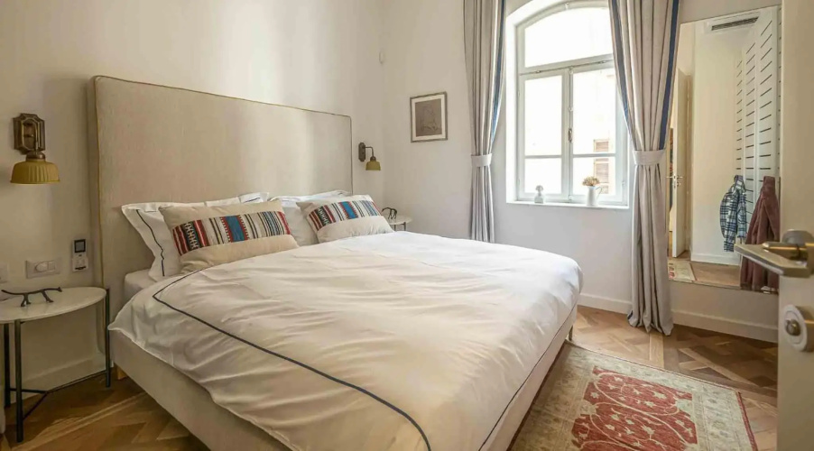 VELLER Shemaiah Apt #3