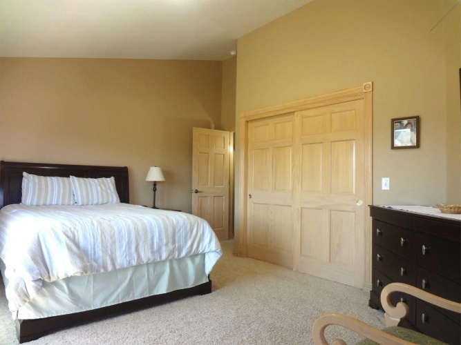 Lakepoint Court