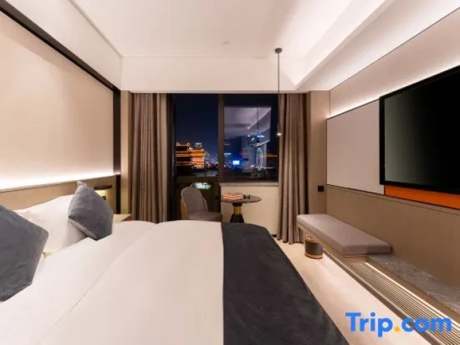 Standard Double room with city view