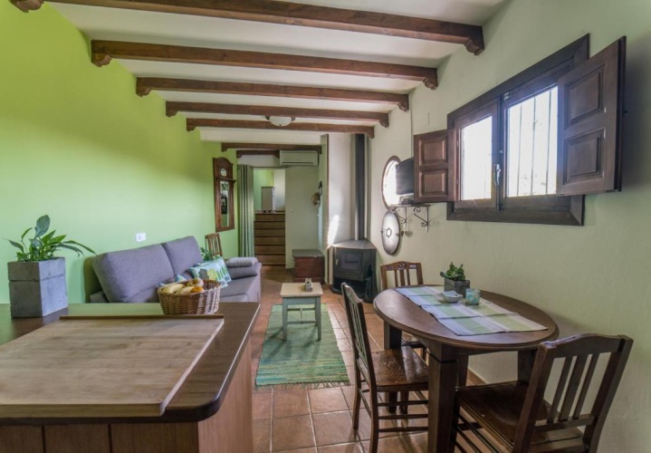 1 Bedroom Double Cottage with mountain view