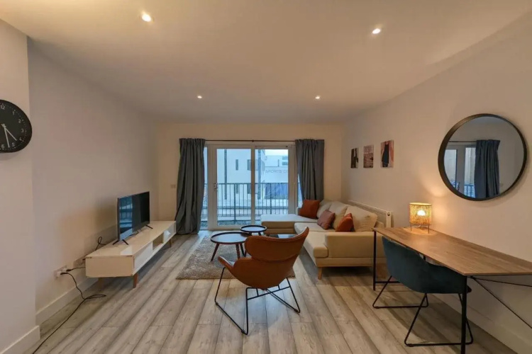 Hounslow Apartments by Charles Hope