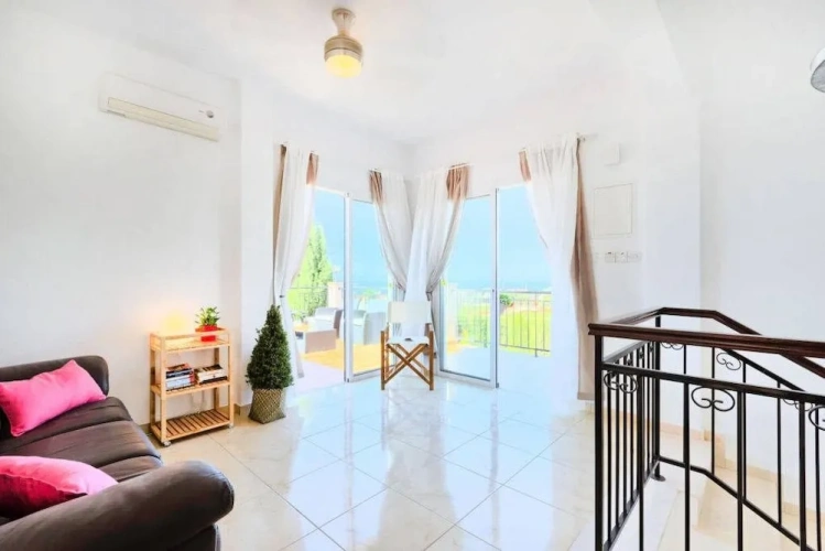 3 Bedrooms Villa