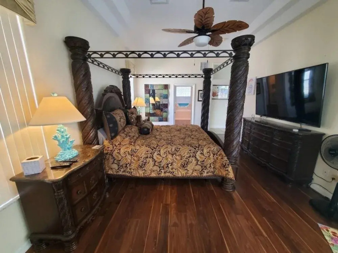 Cozy Canal 3 Bedroom Home
