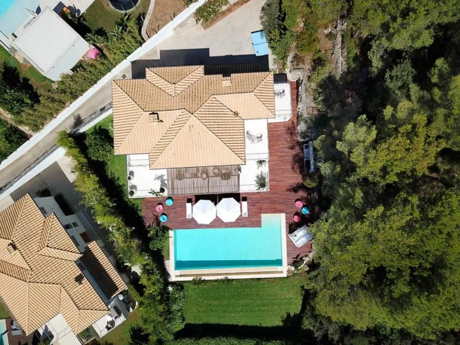 4 Bedrooms Villa