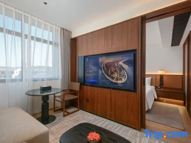 Luxury Suite