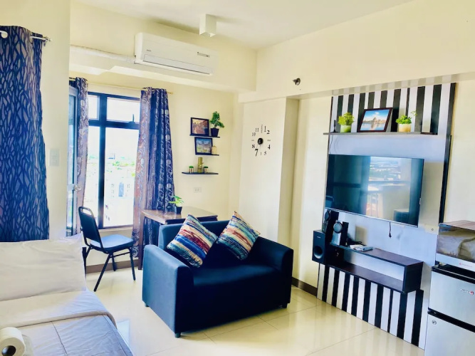 Mabolo Garden Flats by Sleeping Forest