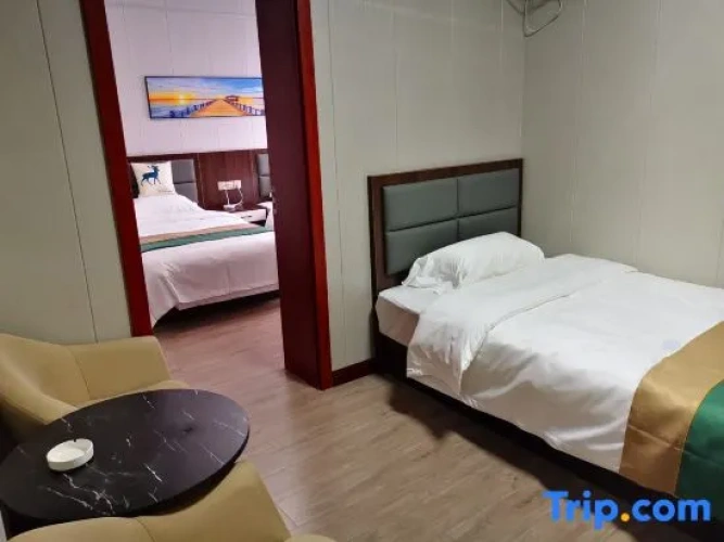 Deluxe Triple Suite