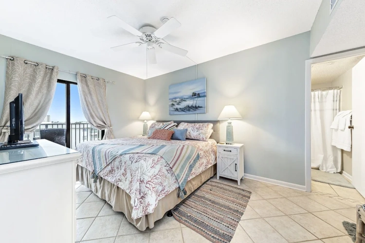 2 Bedrooms Comfort room with balcony and beachfront
