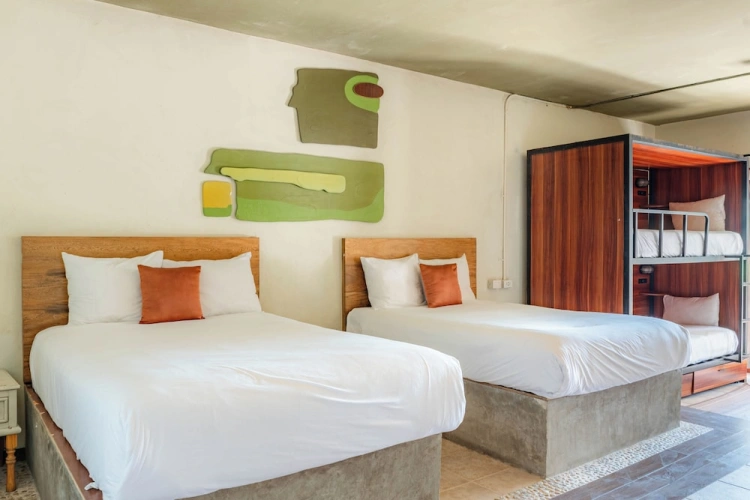 Superior Quadruple room with balcony and with partial ocean view