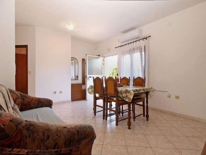 Apartment 1858