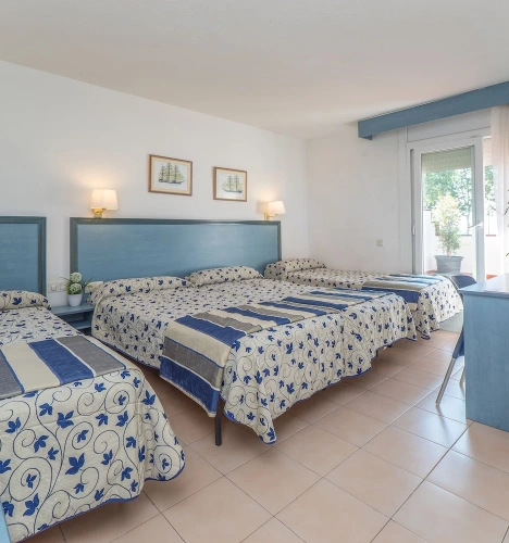 1 Bedroom Standard Quadruple room with balcony