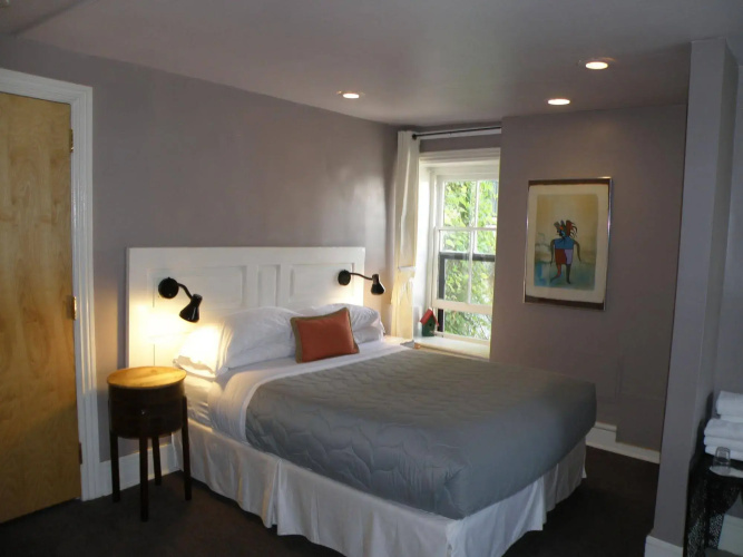 Frontenac Club Inn