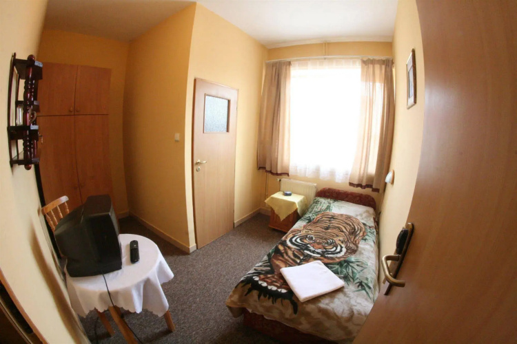 Hotel Daisy Budget